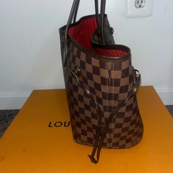 Louis Vuitton Neverfull MM - Picture 2 of 8